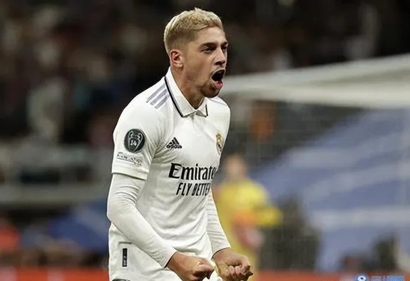 马卡曝拉莫斯心仪4号球衣，却无奈被阿拉巴占据，怀森成新目标