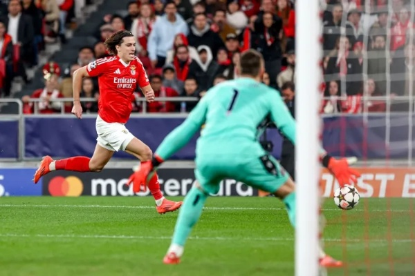 马卡，A费成皇马左后卫头号目标，正积极谈判降价，转会前景备受关注