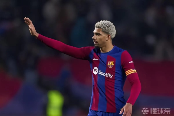 罗马诺，拜仁已向塔正式报价，阿劳霍等人留队，拜仁转会策略显现