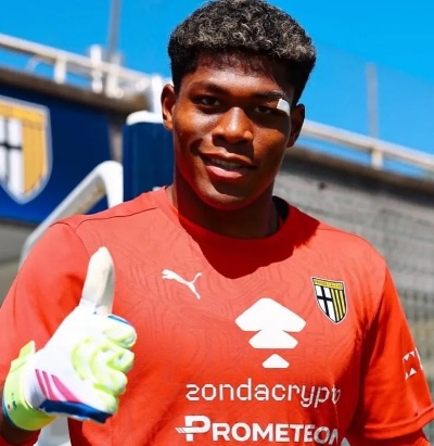 意媒曝，拜仁慕尼黑对日本新星铃木彩艳虎视眈眈，连续数周派球探实地考察