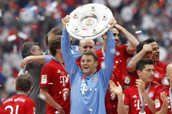 拜仁慕尼黑提前两轮成就辉煌，再夺德甲冠军，队史第33座荣耀加冕！