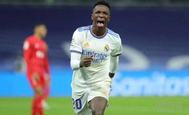 西媒曝料，沙特豪掷1年3亿欧年薪签维尼修斯，同时力图挖掘其商业潜力