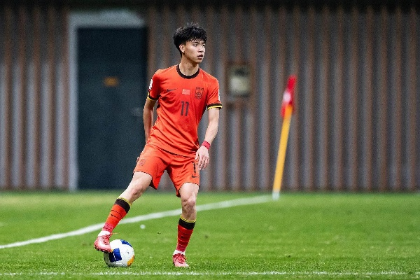 中国足球战卡塔尔，王钰栋、刘诚宇领衔首发出炉，全力争胜