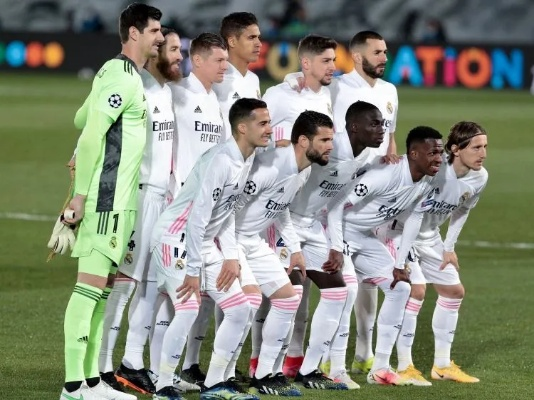 欧冠战报，皇马客场绝杀曼城占先机，尤文险胜埃因霍温，小组赛首回合精彩纷呈